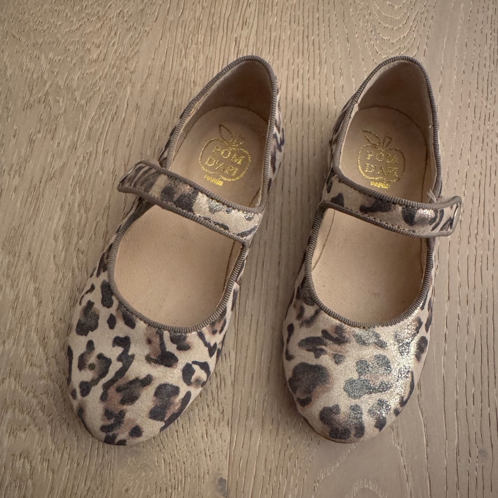 Beautiful Leopard Print Daisy Shoes - size 27
